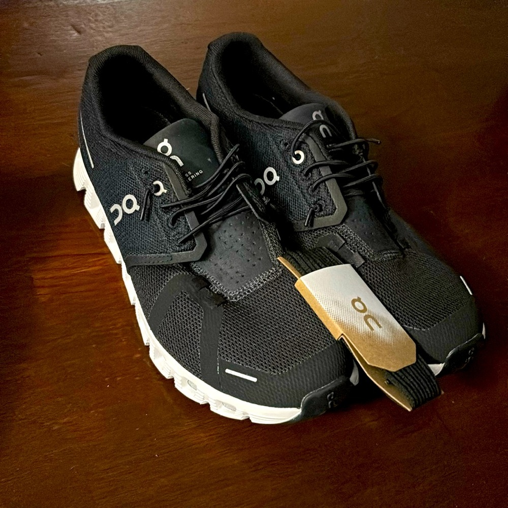 On Cloud slip on mens. Never worn